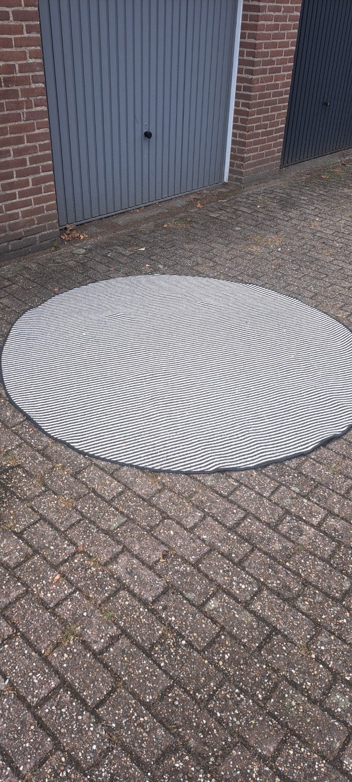 Rond vloerkleed zwart/wit gestreept 2 meter doorsnee, Huis en Inrichting, Stoffering | Tapijten en Kleden, Ophalen, Gebruikt, 200 cm of meer