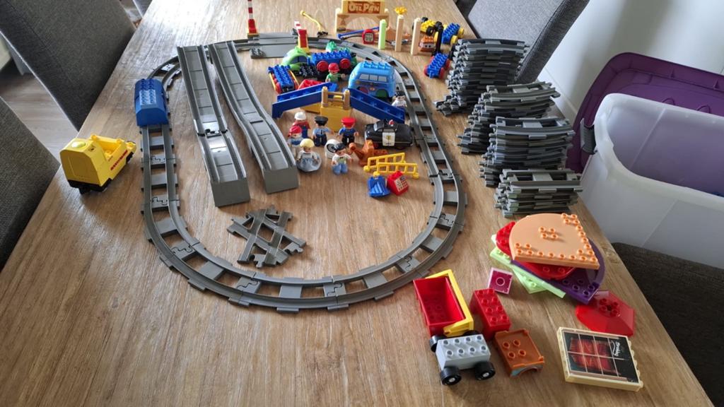 Grote partij LEGO Duplo met treinbaan en veel extra's, Gebruikt, Ophalen of Verzenden, Duplo, Losse stenen