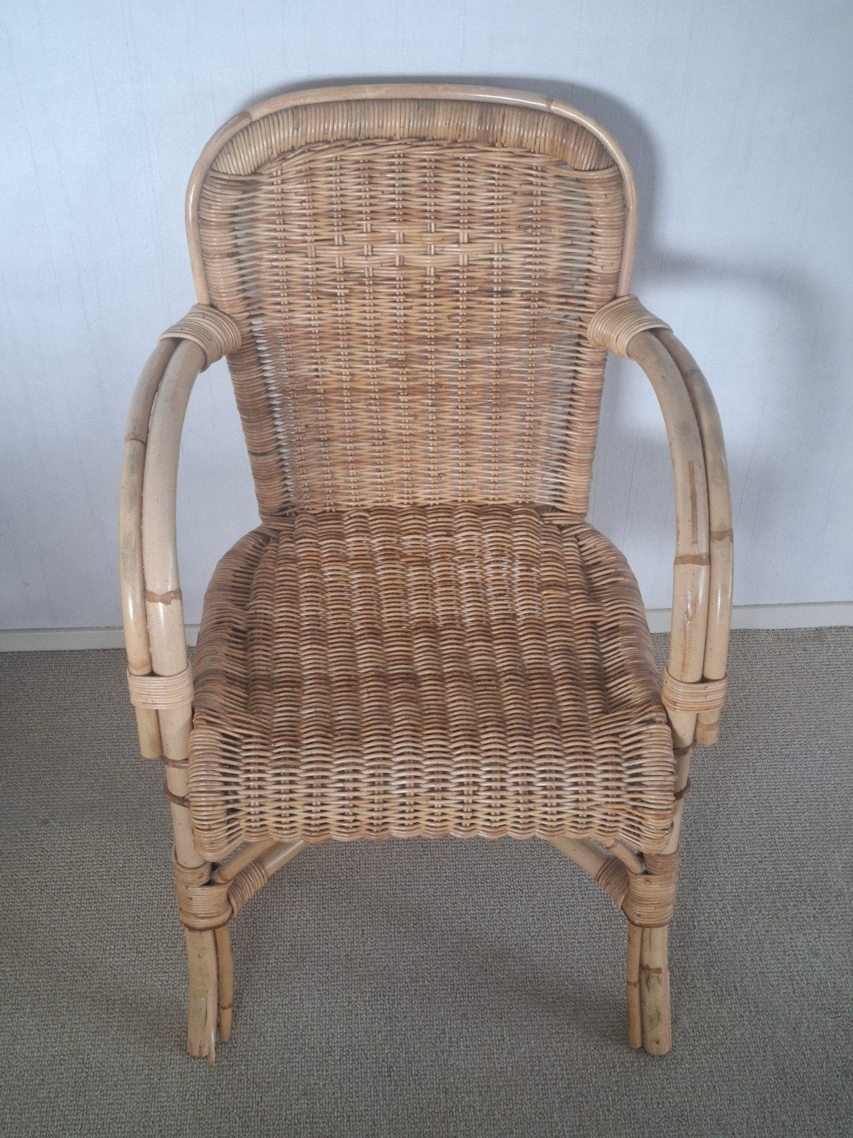 Comfortabele rieten stoel met armleuningen!, Ophalen, Gebruikt, Bruin, Riet of Rotan