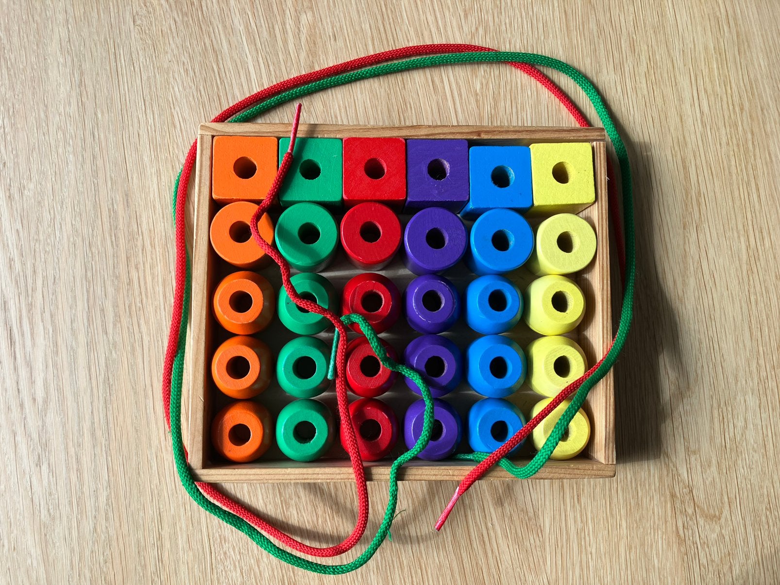 Melissa & Doug regenboog kralen ketting rijgset, Ophalen of Verzenden, Zo goed als nieuw