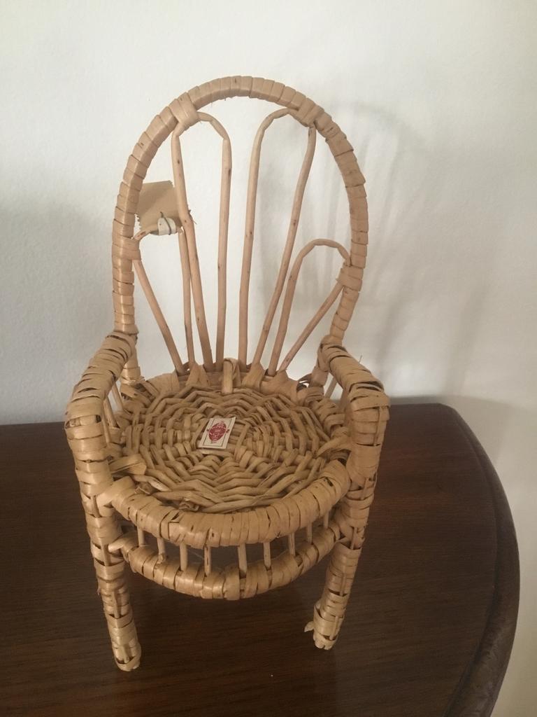 Poppenstoeltje, rotan-riet, retro vintage, Ophalen of Verzenden, Gebruikt, Poppenhuis