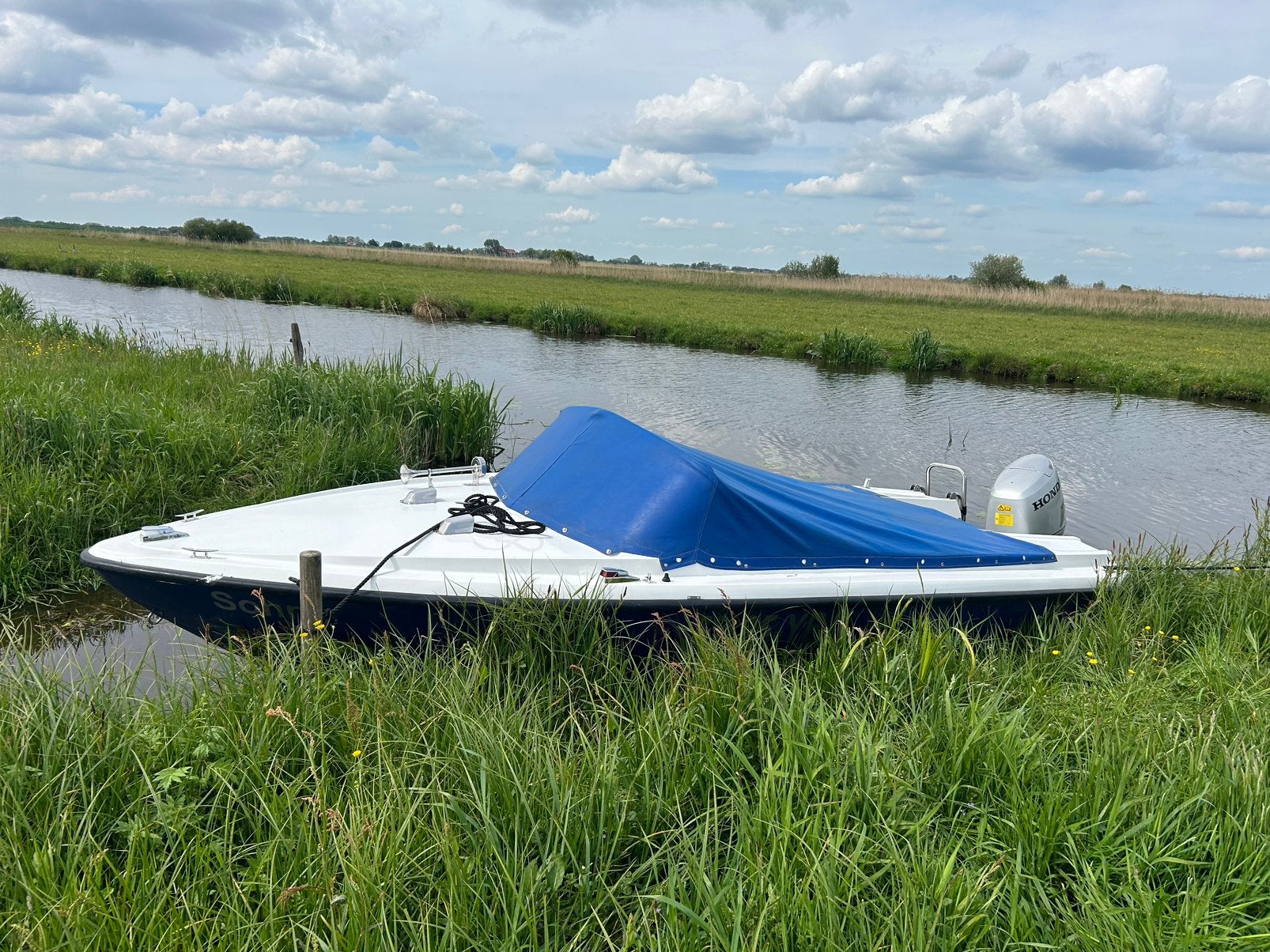 Vega 415 “Sonny”, Ophalen, Zo goed als nieuw, Polyester, Buitenboordmotor