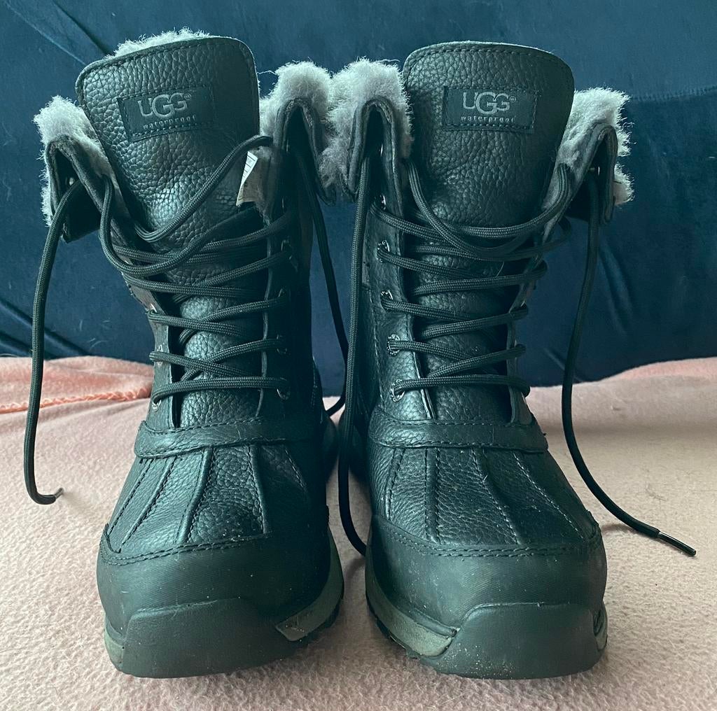 Snowboots UGGs (38), Kleding | Dames, Schoenen, Zwart, Snowboots, Ophalen of Verzenden, Zo goed als nieuw