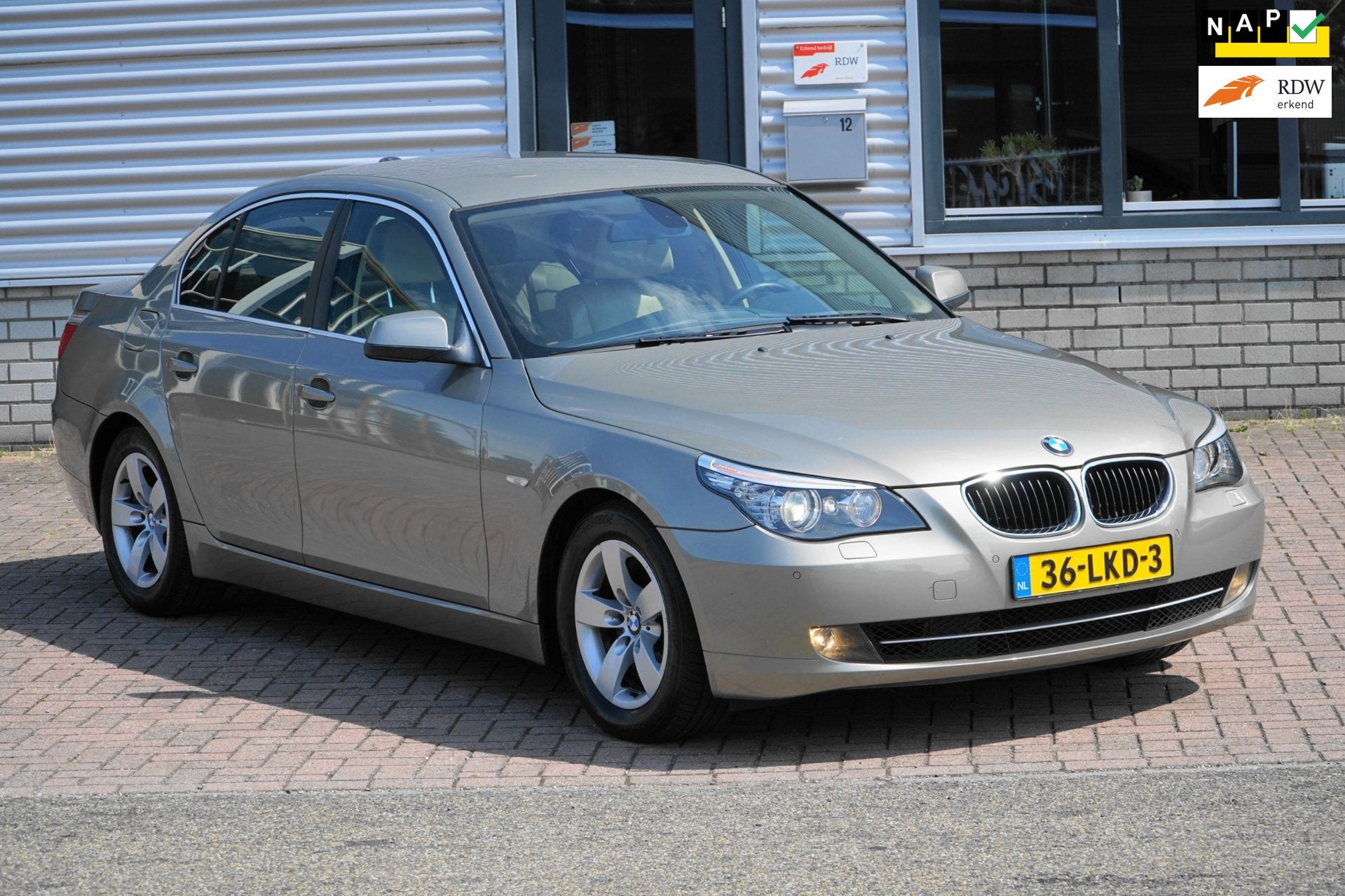 BMW 5-serie 520i LEDER NAVI XENON, Automaat, Dealer onderhouden, Achterwielaandrijving, 4 cilinders