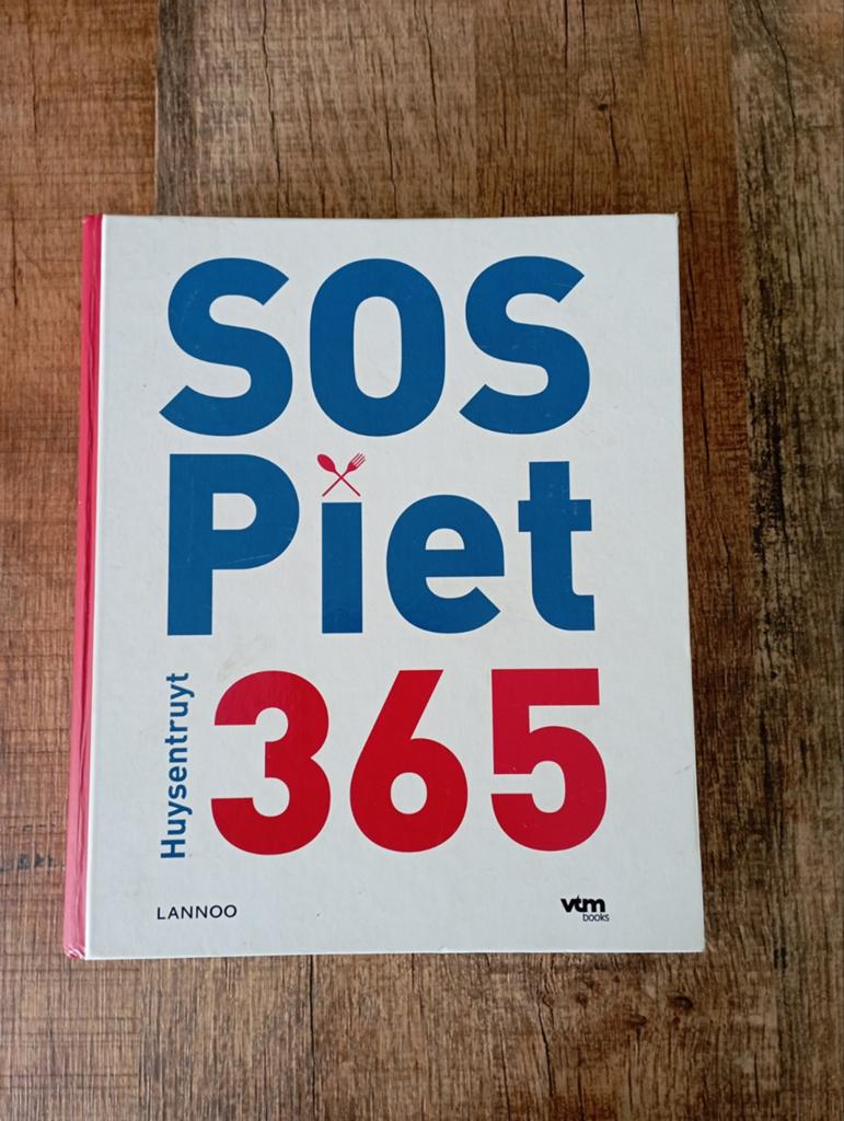 Piet Huysentruyt - SOS Piet 365, Boeken, Piet Huysentruyt; Frank Smedts, Ophalen of Verzenden, Zo goed als nieuw, Europa