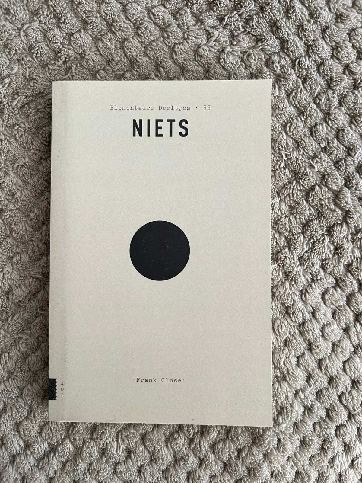 Niets - Frank Close, Ophalen of Verzenden, Zo goed als nieuw