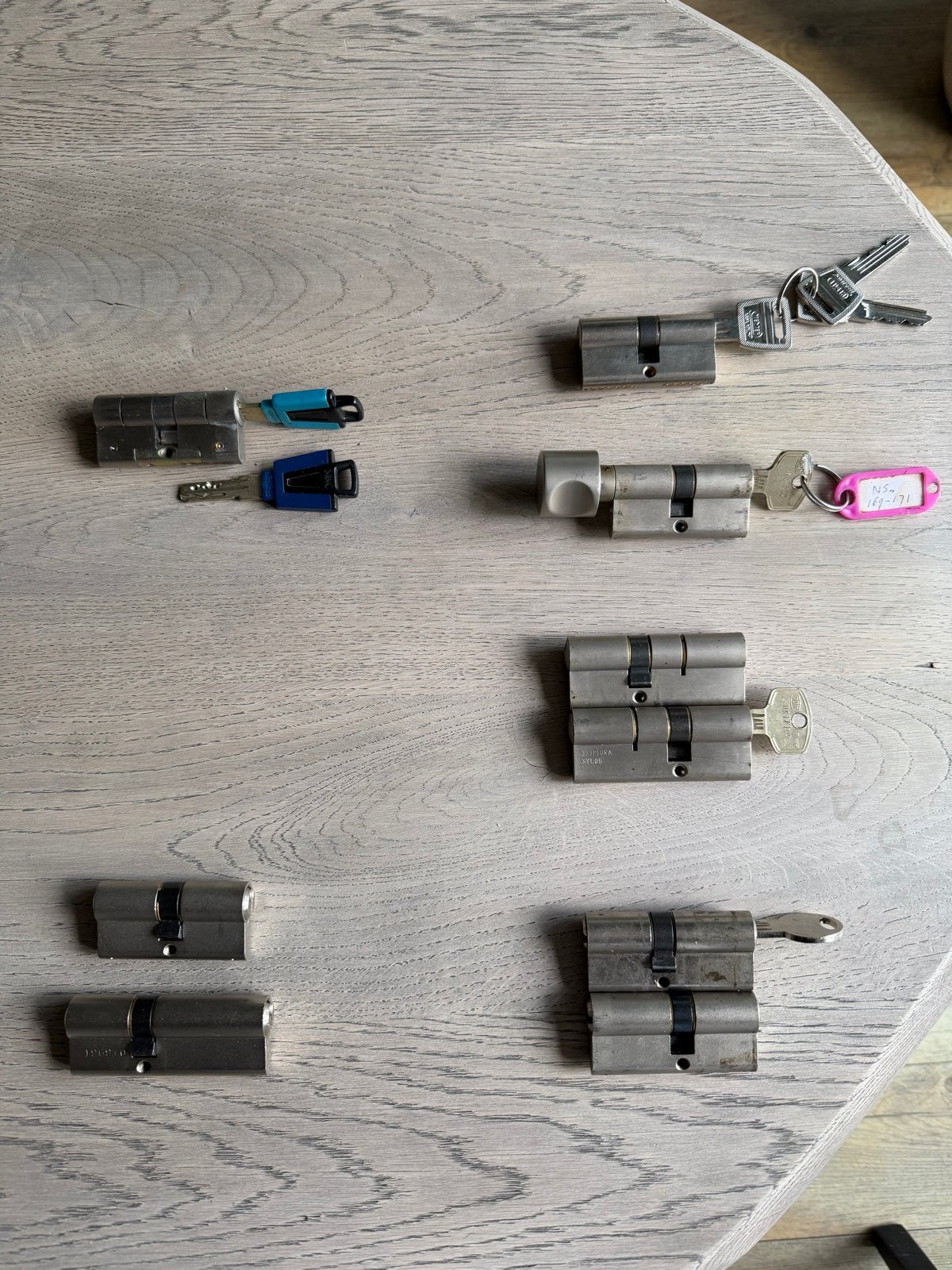 Diverse slotcilinders met sleutels, Ophalen of Verzenden, Gebruikt, IJzer, Slot