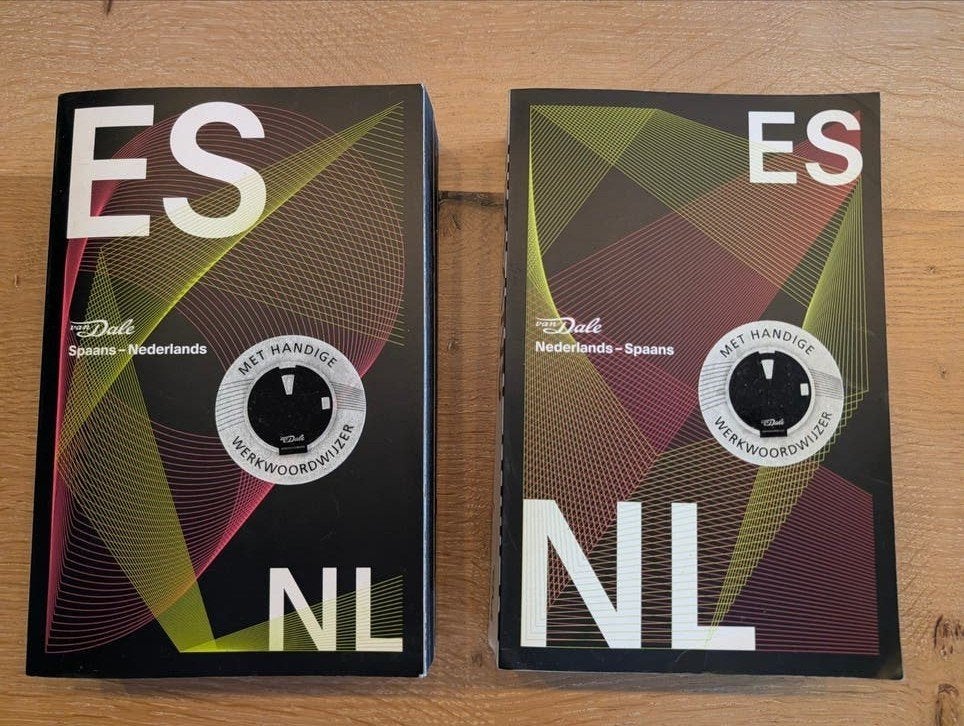 Van Dale Pocketwoordenboek Spaans-Nederlands (2020), Ophalen of Verzenden, Gelezen