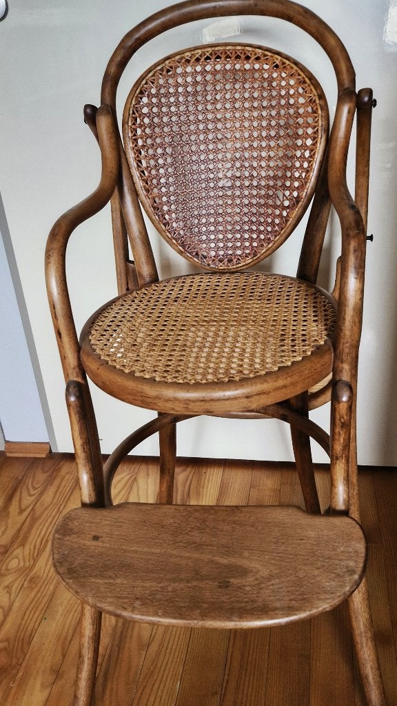 Antieke Thonet kinderstoel met rieten zitting en voetsteun, Ophalen