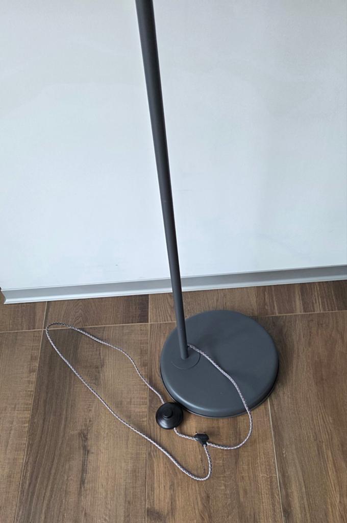 Staande lamp grijs, Huis en Inrichting, Lampen | Vloerlampen, Ophalen, Zo goed als nieuw, 150 tot 200 cm