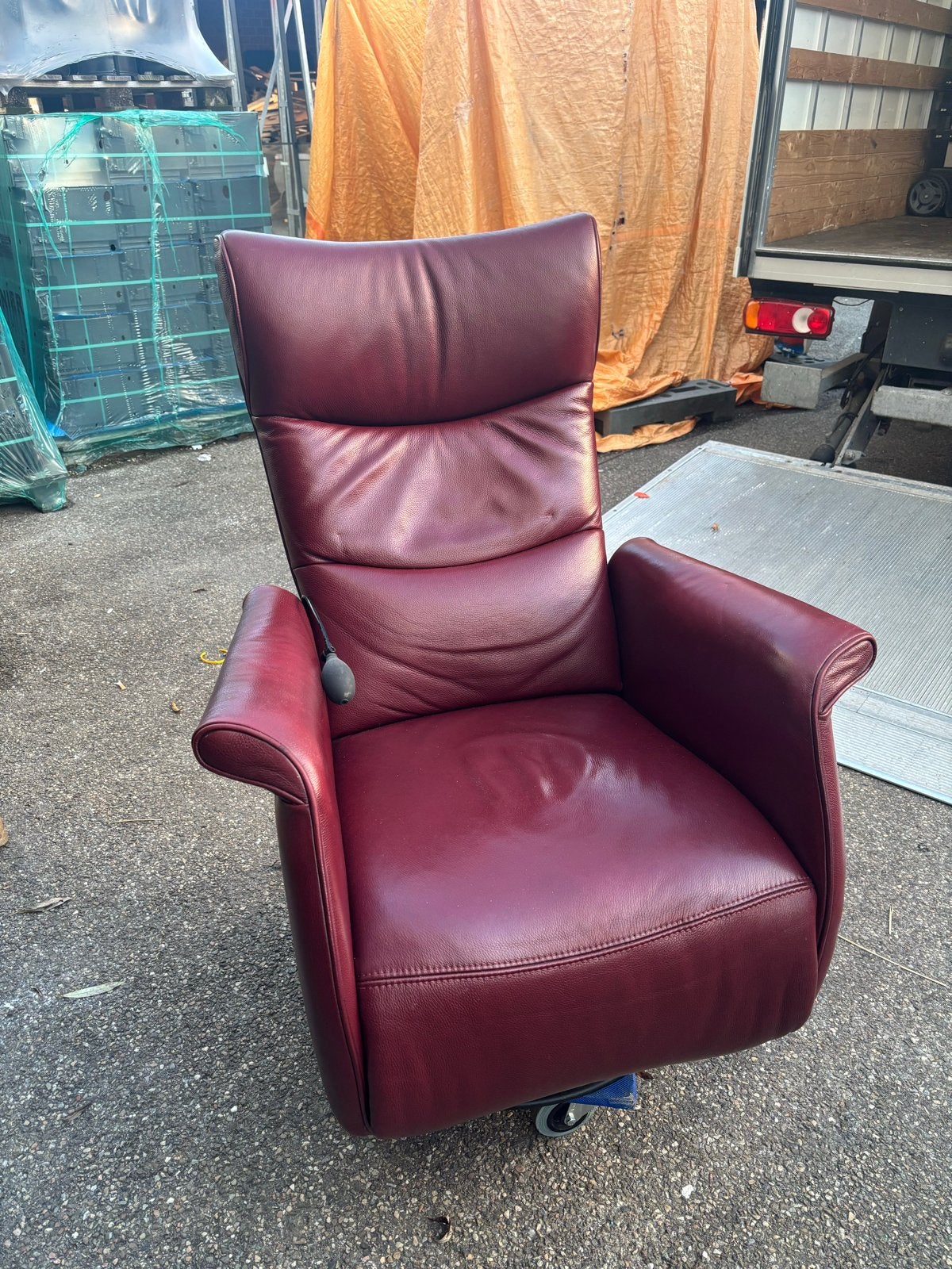 Frans Molenaar / Prominent leren relaxfauteuil – elektrisch, Ophalen, Gebruikt, 75 tot 100 cm, 50 tot 75 cm
