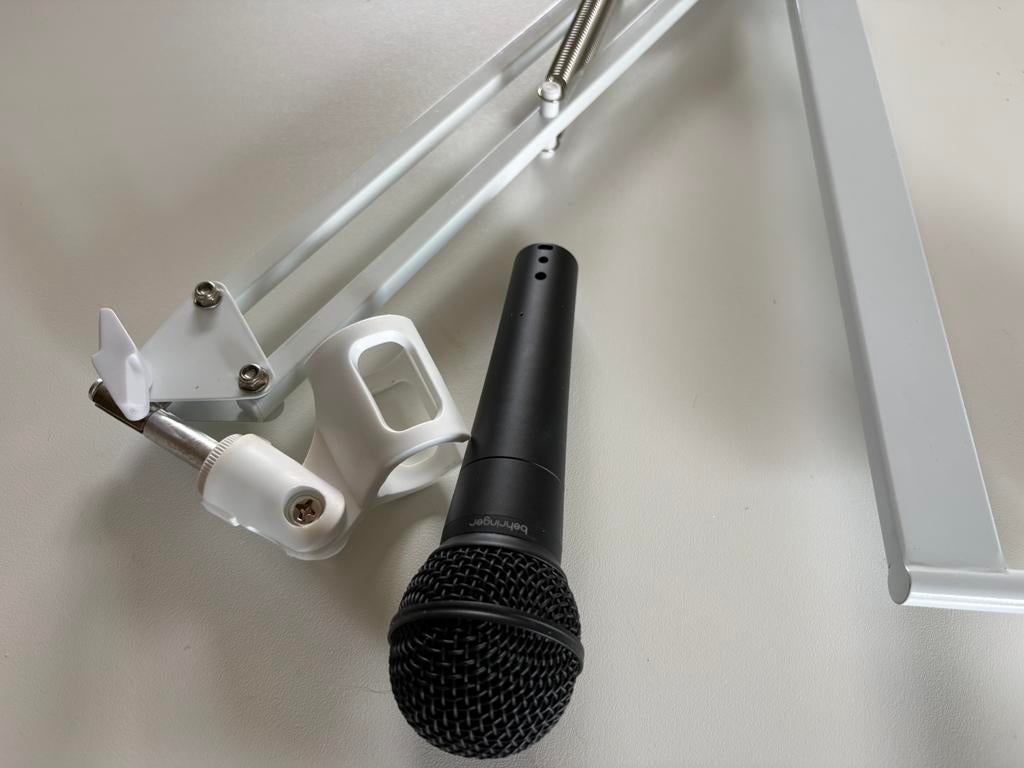Behringer microfoon XM8500 + professionele witte boom arm, Muziek en Instrumenten, Microfoons, Ophalen of Verzenden, Zo goed als nieuw