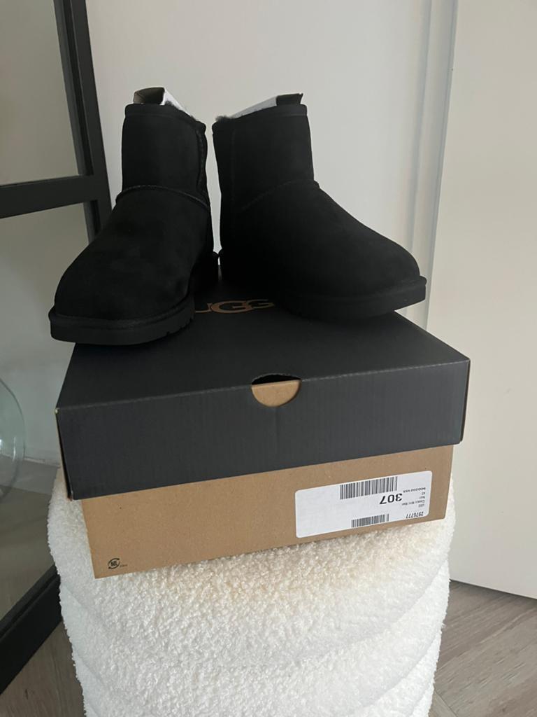 UGG maat 40 NIEUW, Zwart, Overige typen, Nieuw, Ophalen of Verzenden