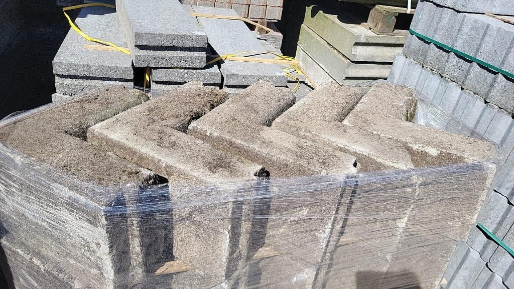20st gebruikte hoekstukken 13/15x25 inwendig, Ophalen, Gebruikt, Biels, Beton
