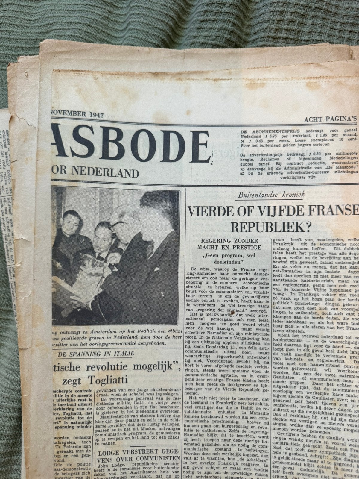 Vintage kranten Trouw Maasbode Vrij Nederland jaren 40 50, Verzenden, Gelezen