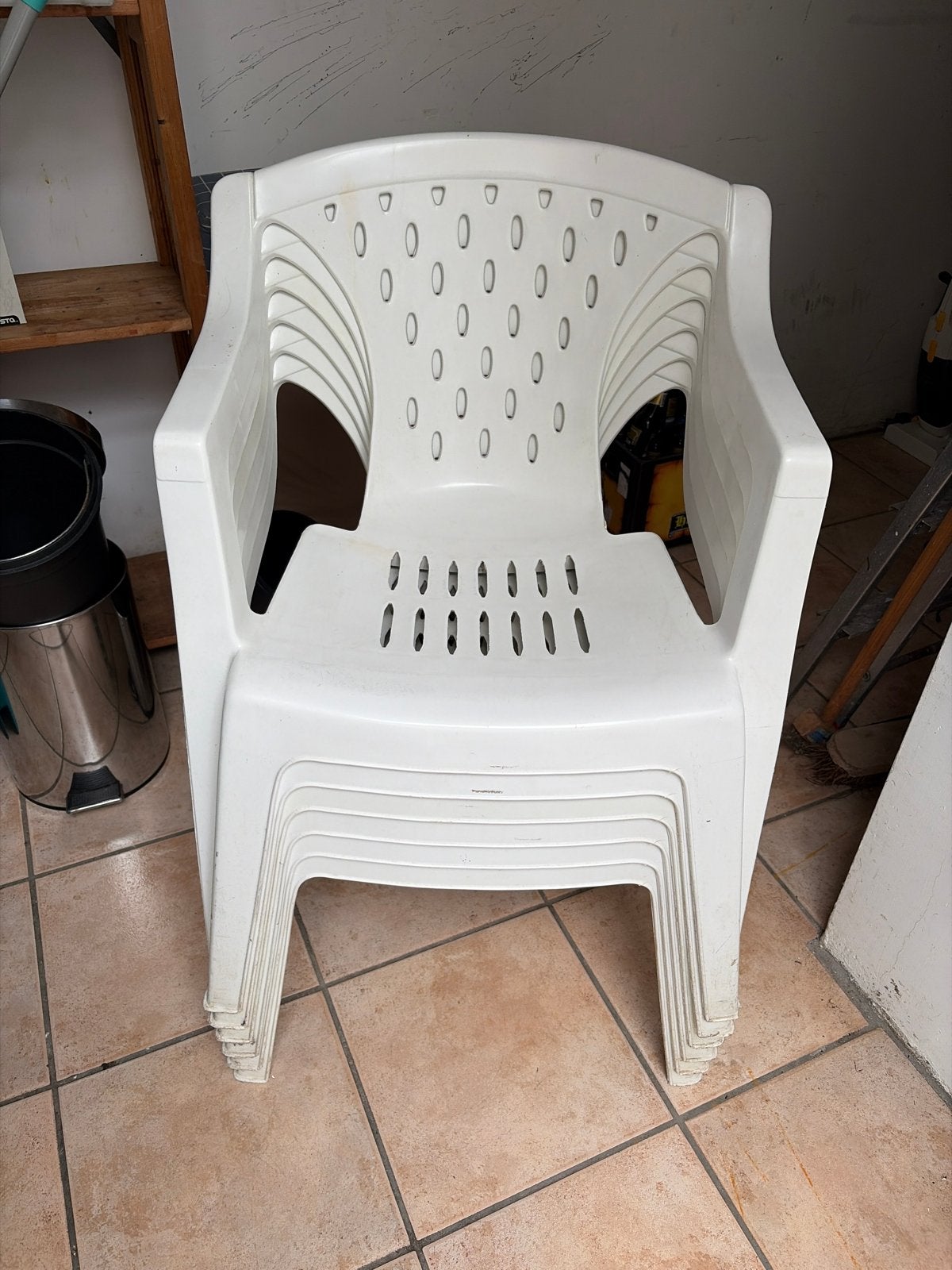 Set van 6 witte kunststof tuinstoelen, Ophalen, Kunststof, Gebruikt, Wit
