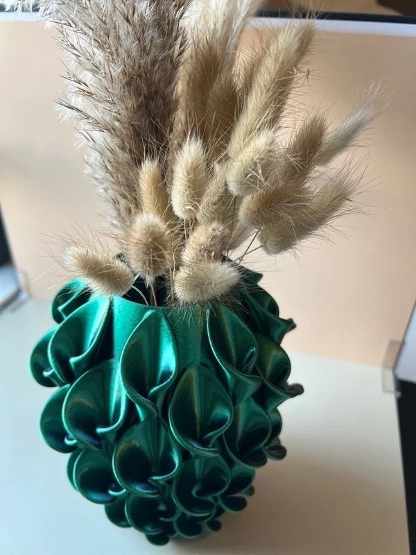 Speelse donkergroene vaas voor droogbloemen (excl. bloemen), Kunststof, Gebruikt, Ophalen of Verzenden, 3D-geprint