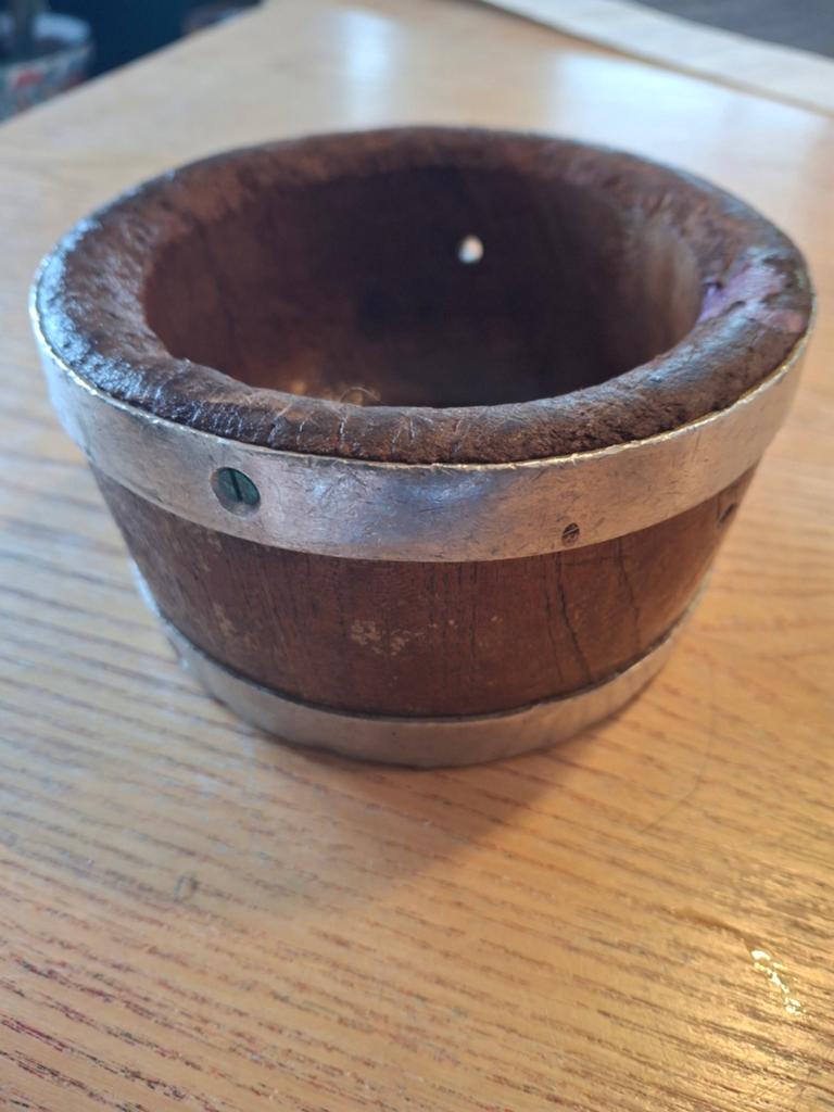 Antieke houten vijzel met metalen banden, Antiek en Kunst, Ophalen of Verzenden