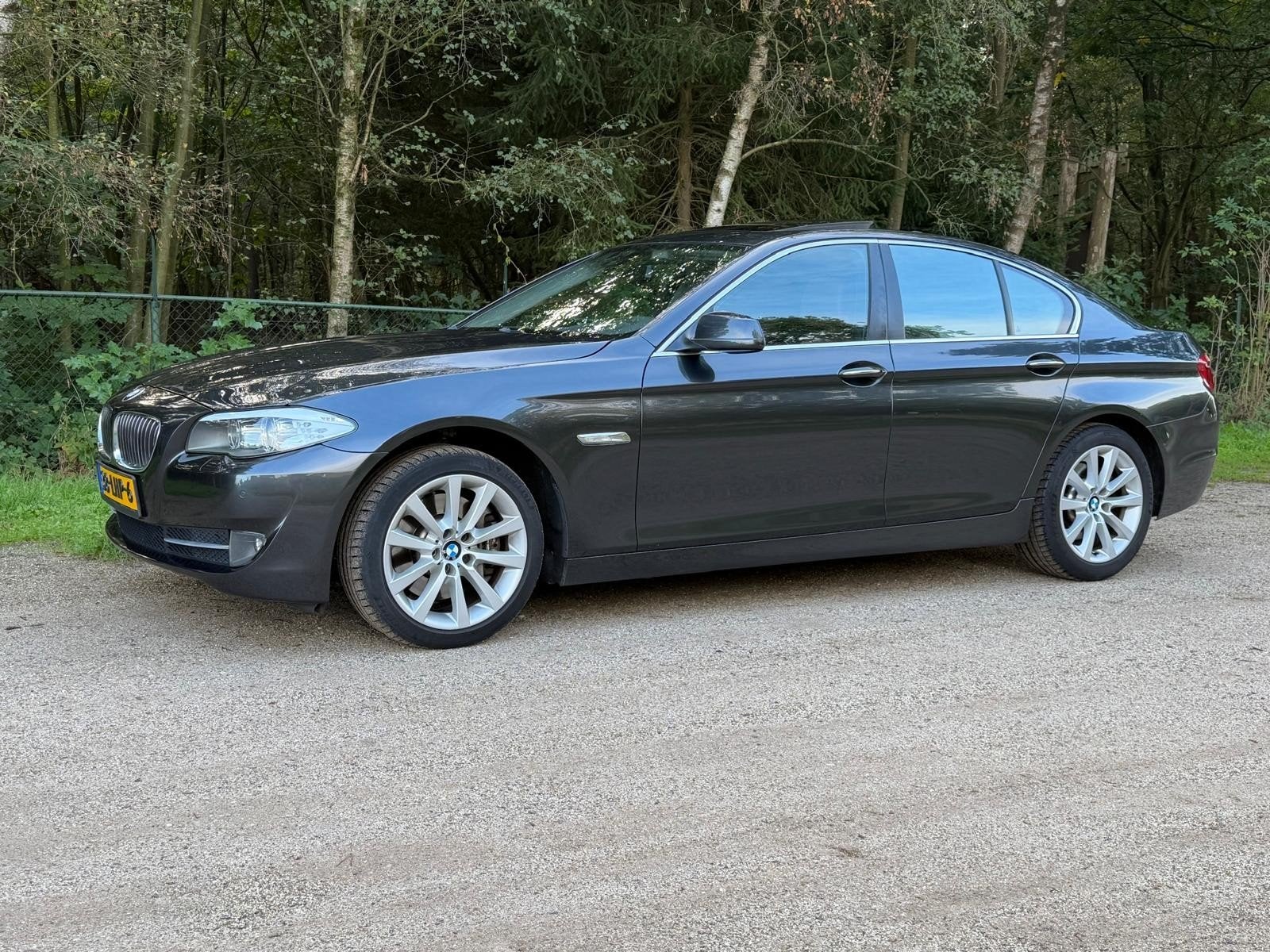 BMW 5-Serie 3.0 I 528 AUT 2010 Grijs High Executive, Auto's, Achterwielaandrijving, Zwart, 2996 cc, Particulier