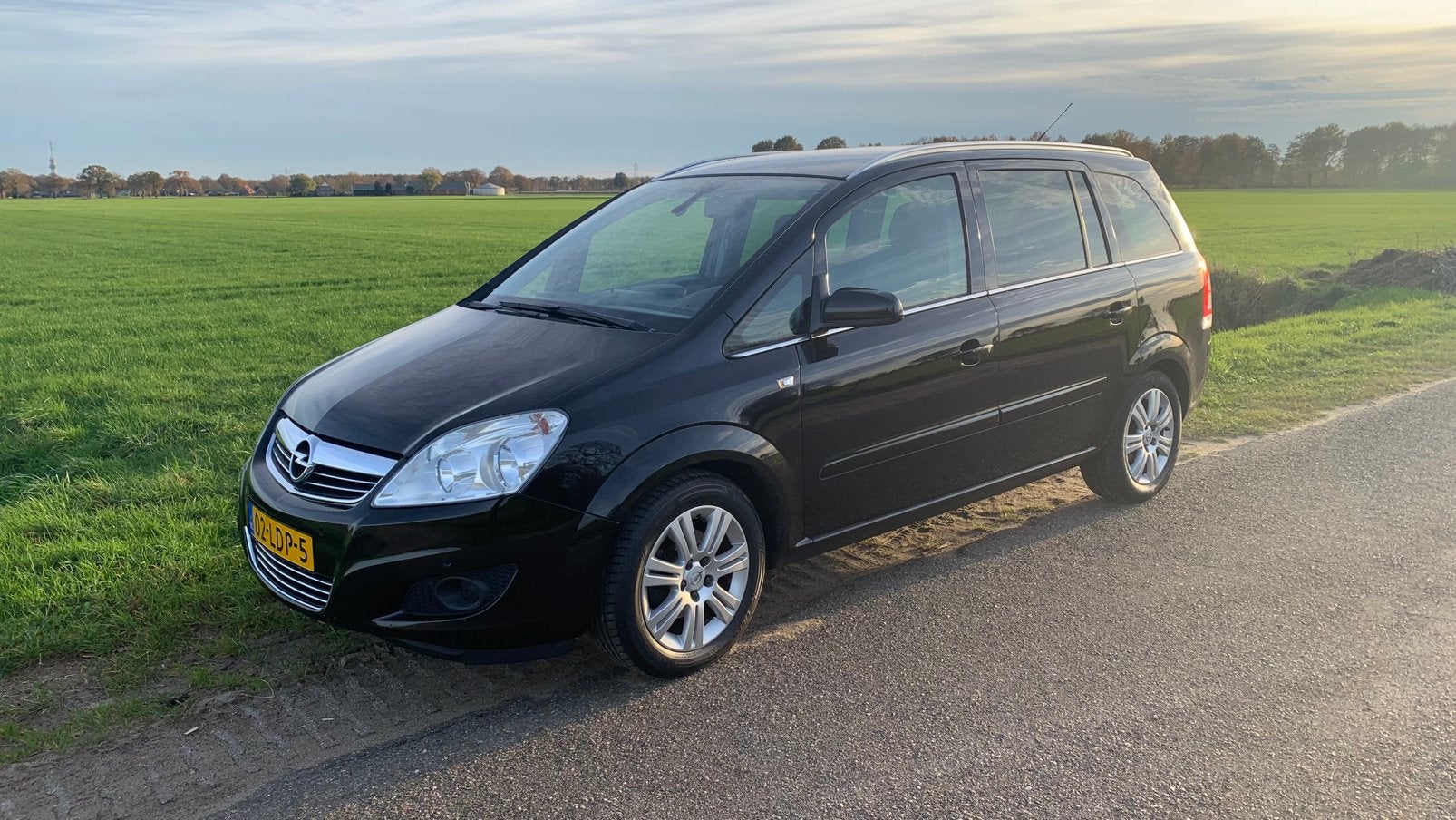 Opel Zafira 1.6 16V 85KW 2010 Zwart 7 persoons!!, Auto's, Opel, Voorwielaandrijving, 15 km/l, 4 cilinders, 7 stoelen