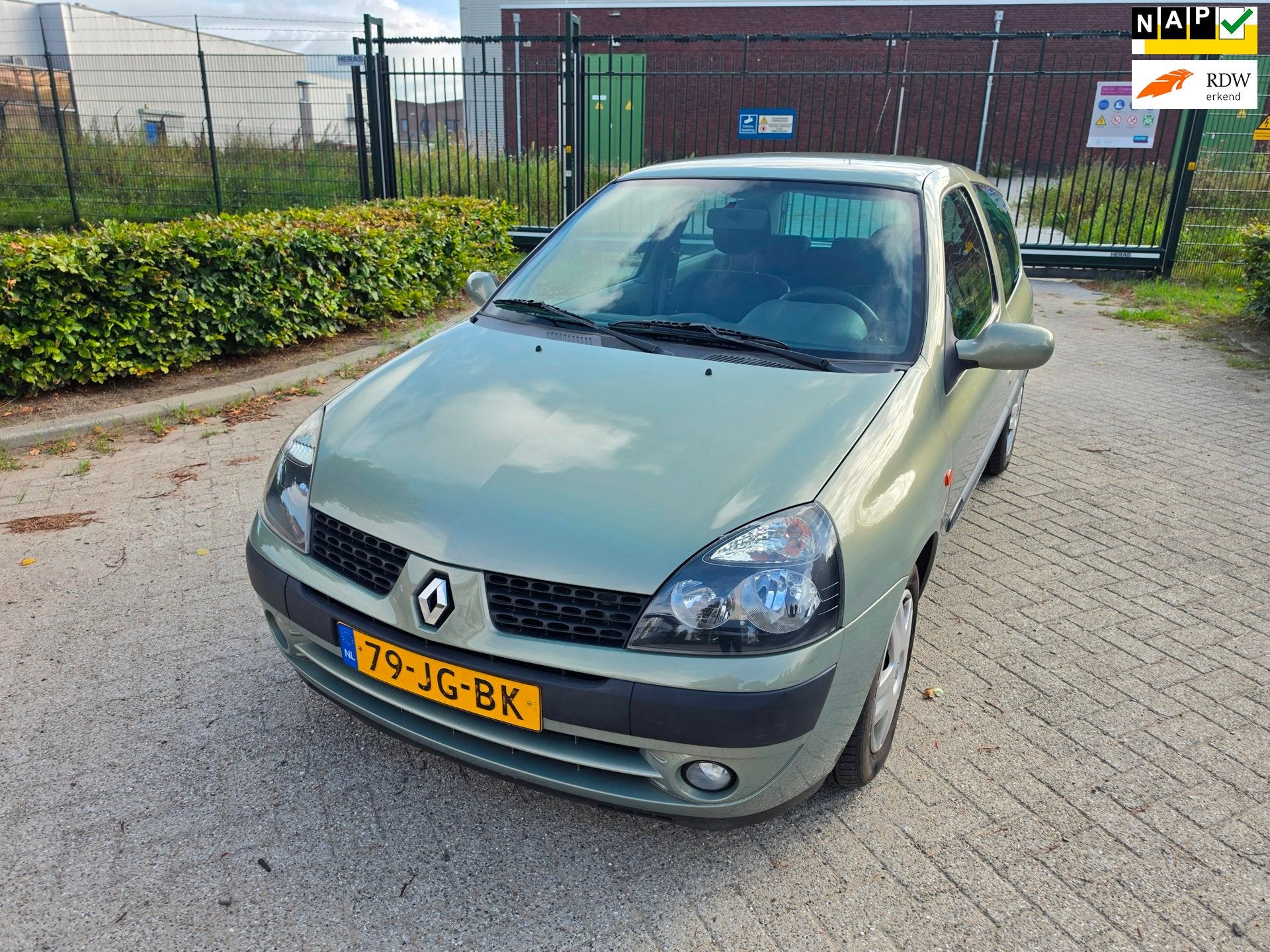Renault Clio 1.4-16V Expression AUTOMAAT NAP LAGE KM!, Auto's, Stof, 985 kg, Euro 3, Hatchback