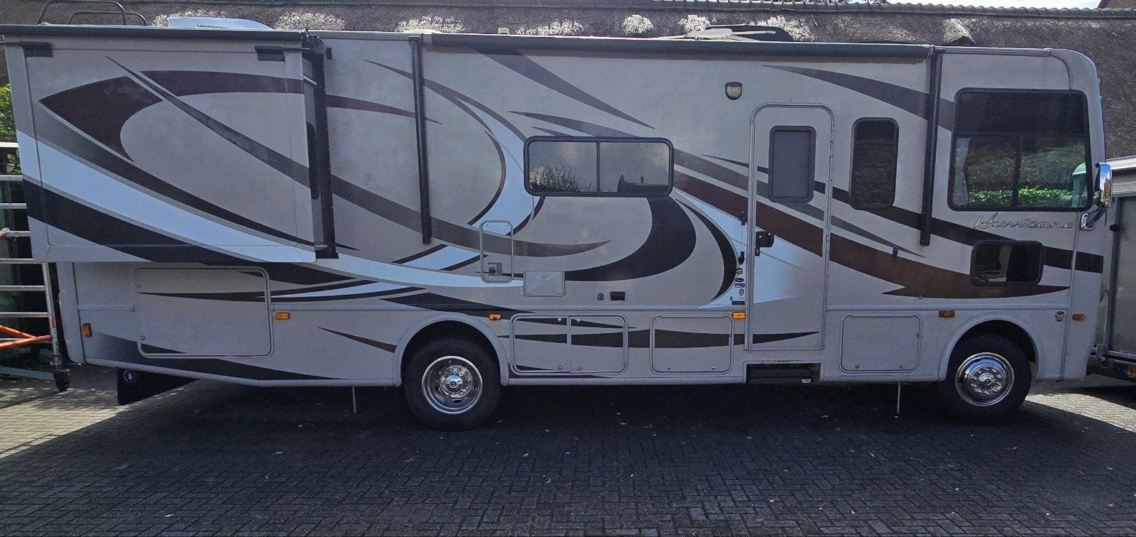Zeer nette en ruime zgan Amerikaanse usa camper, Chemisch toilet, Ringverwarming, Ford, 9 tot 10 meter