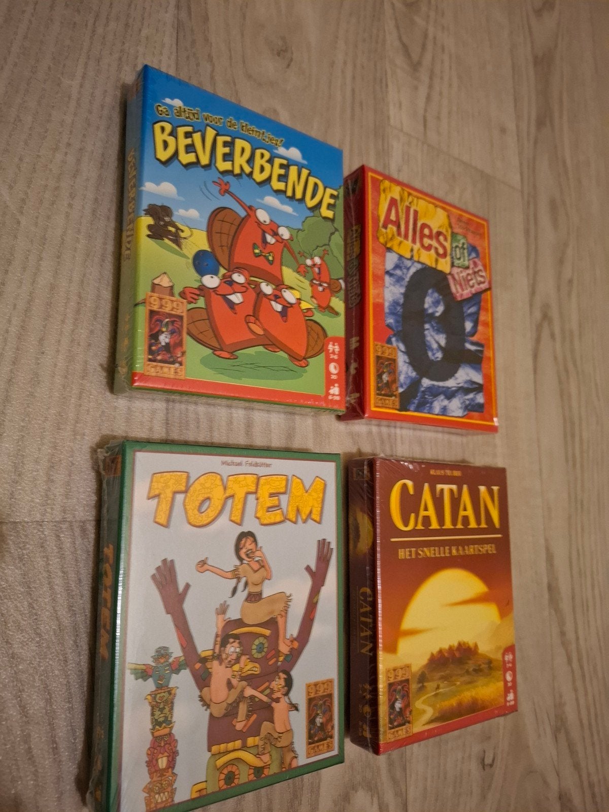4 kaartspellen: Totem, Catan, Alles of Niets & Beverbende, Vijf spelers of meer, Ophalen of Verzenden, Nieuw, 999 Games