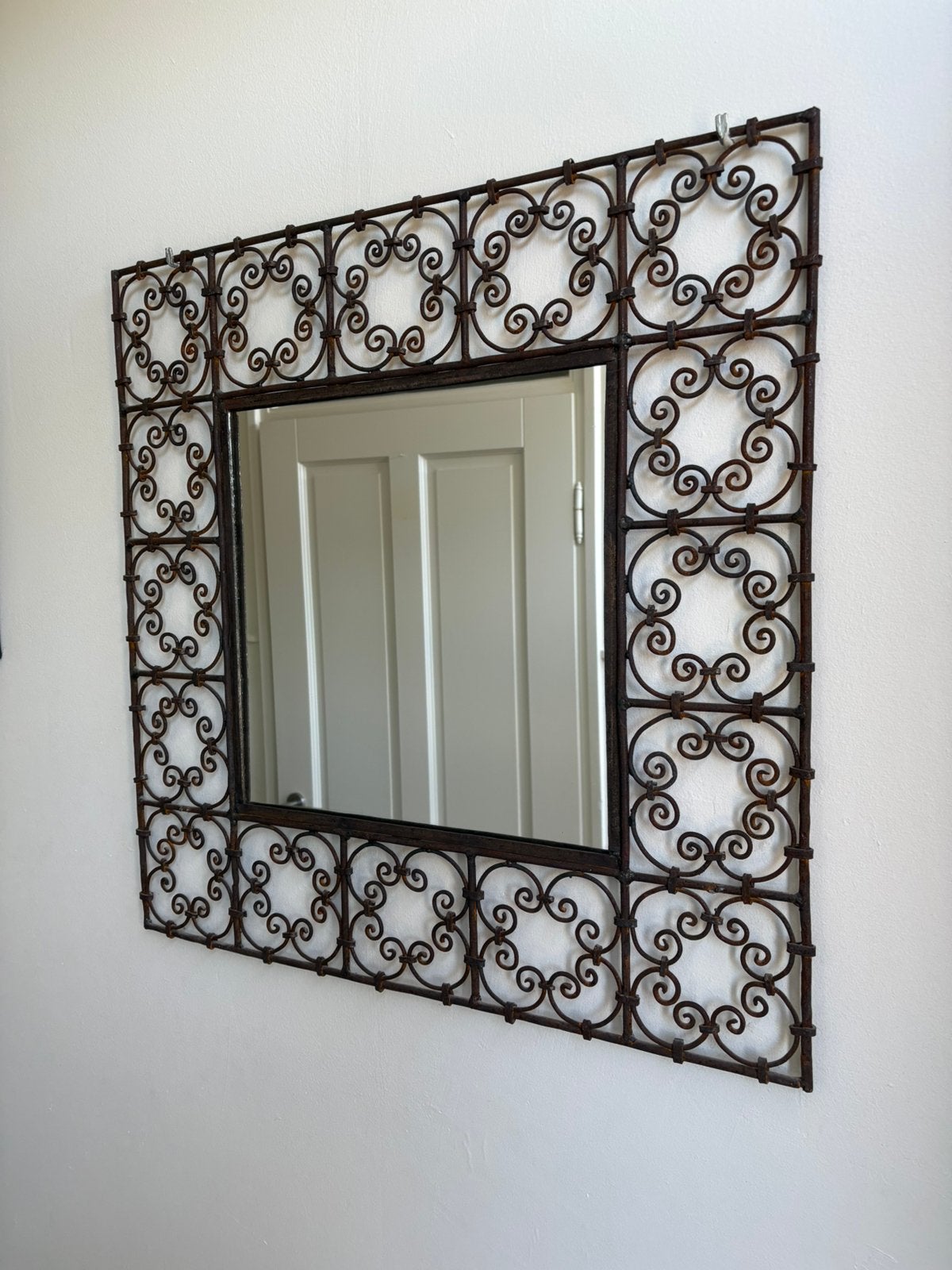 Spiegel met mooie ijzeren sierrand, Ophalen, Vierkant, Zo goed als nieuw, Minder dan 100 cm