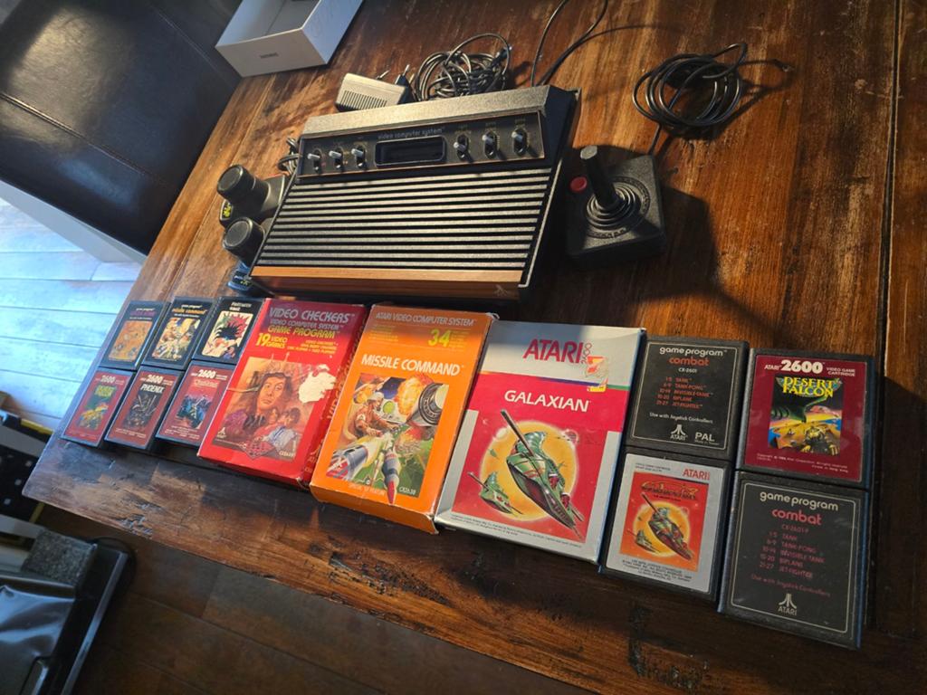 Atari 2600 6 knoppen uniek. Woody. compleet met games, Spelcomputers en Games, Spelcomputers | Atari, Met games, Ophalen of Verzenden