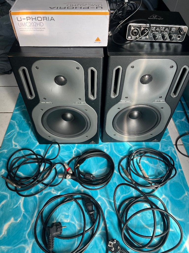 Behringer Truth B2031 + Behringer U-Phoria, Overige merken, Gebruikt, Ophalen of Verzenden, 120 watt of meer