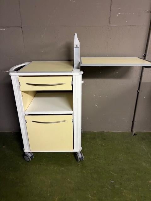 Ziekenhuis nachtkastjes, Ophalen, Gebruikt, Minder dan 45 cm, -