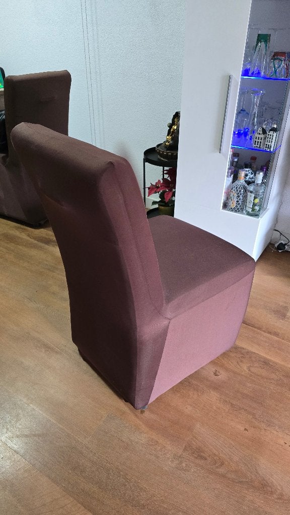 Foto 3 van Gratis 4x Haco eetkamerstoelen Lousanne met bruine hoezen