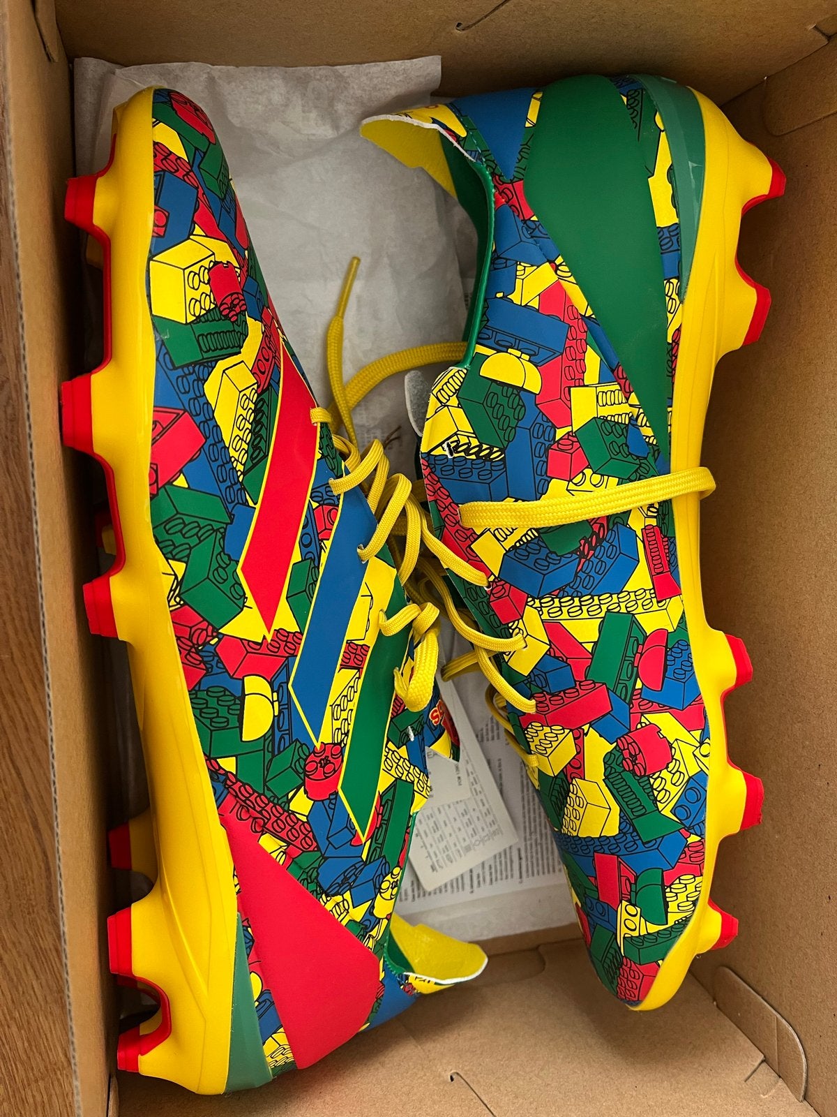 Adidas Voetbalschoenen - Limited Edition LEGO, Sport en Fitness, Maat M, Ophalen of Verzenden, Nieuw, Schoenen