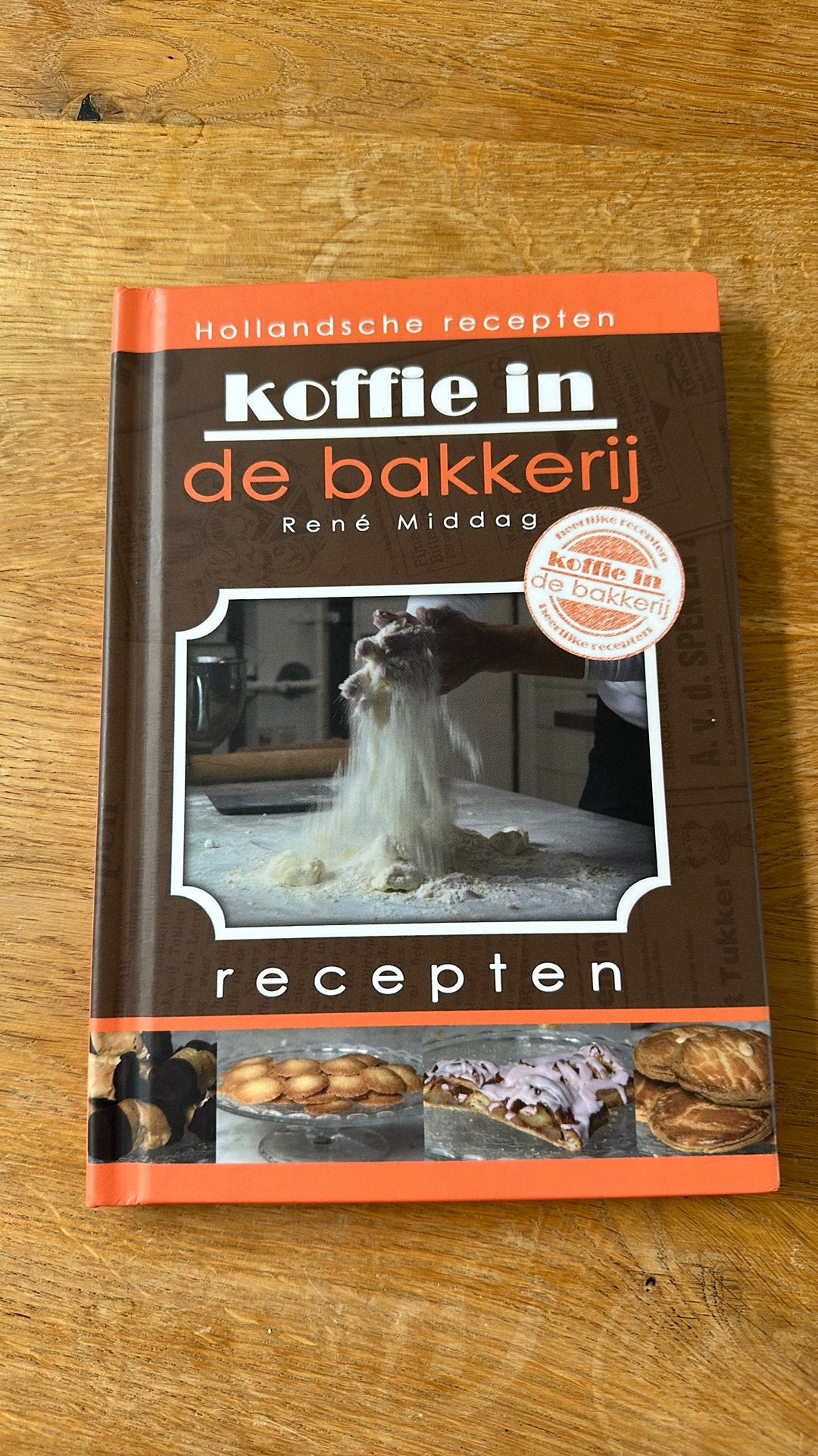 René Middag - Koffie in de bakkerij (Hollandsche recepten), Ophalen of Verzenden, Zo goed als nieuw, Nederland en België, Taart, Gebak en Desserts