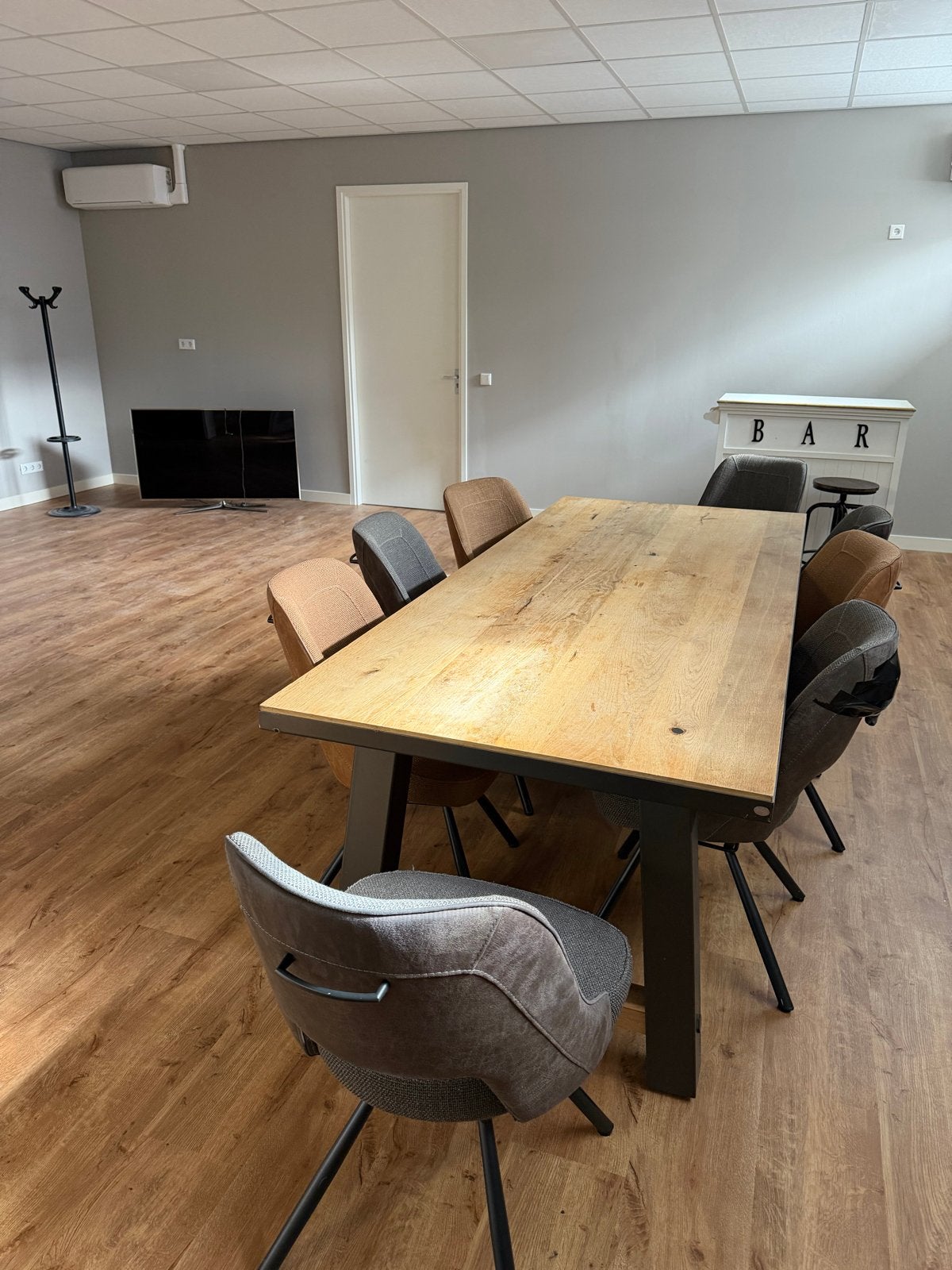 Robuuste eettafel met 8 stoelen Henders en Hazel, Ophalen, Gebruikt, 200 cm of meer, 50 tot 100 cm