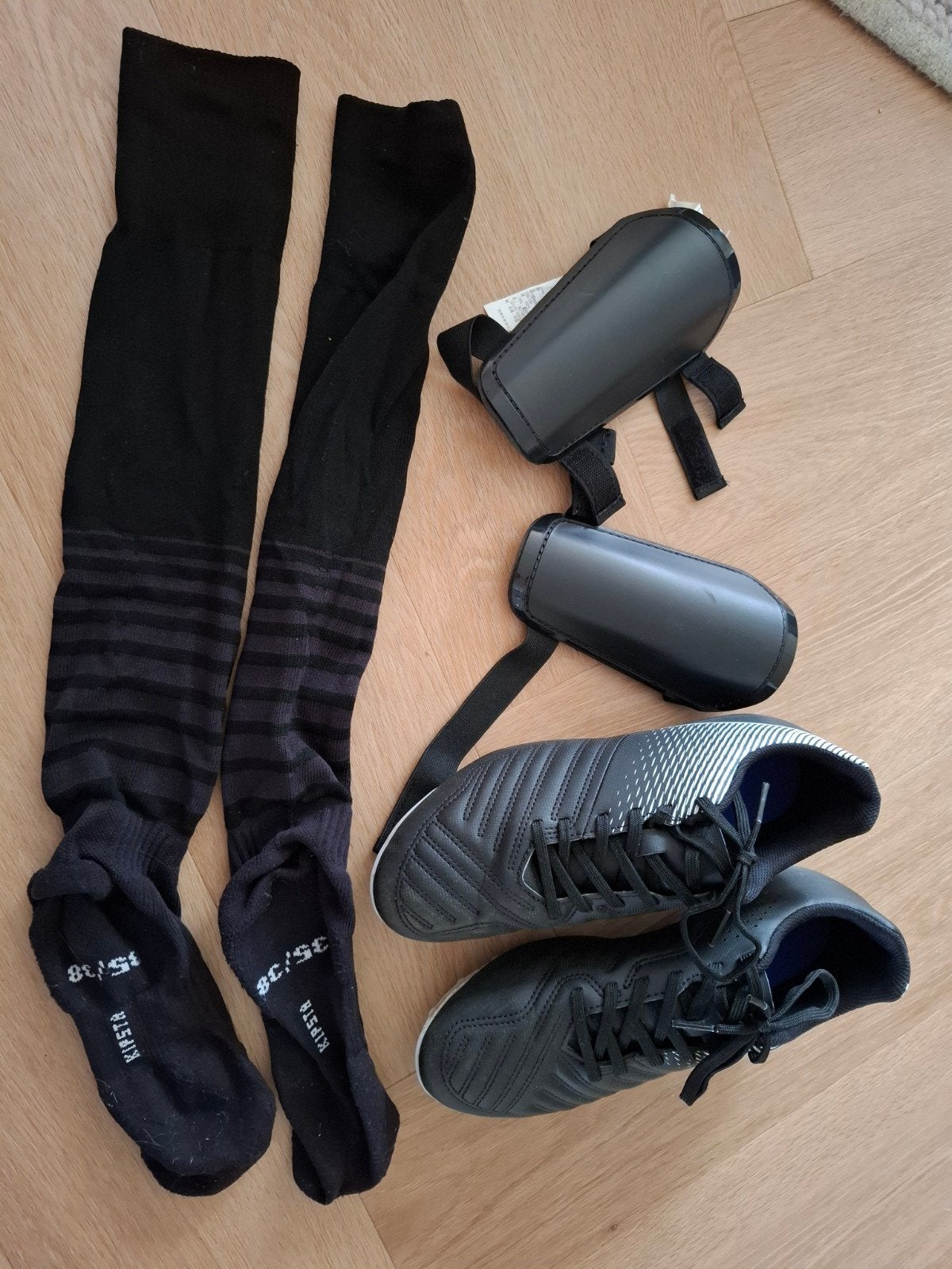 Voetbalset: schoenen, scheenbeschermers en sokken, Sport en Fitness, Overige typen, Ophalen of Verzenden, Zo goed als nieuw, Maat S
