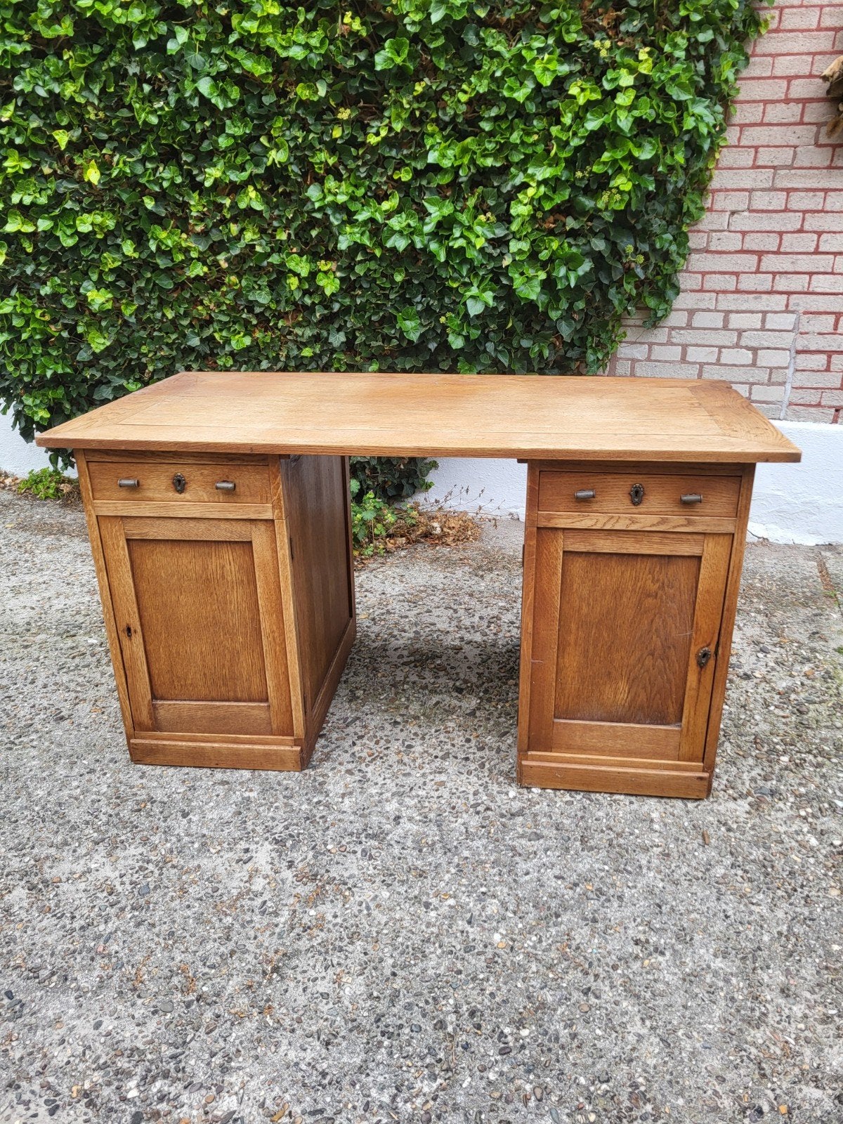 Antiek bureau met kastjes., Ophalen