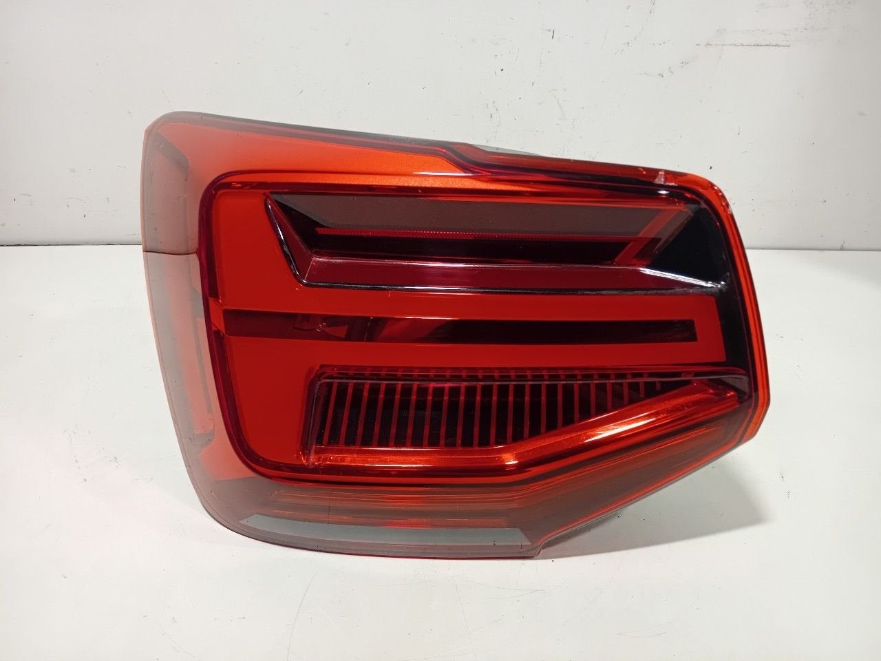 Achterlicht links buiten Audi SQ2, Onderdelen@venauto.nl, Van der Ven Autorecycling B.V., Gebruikt, Ettenseweg 76, 4706 PB Roosendaal, The Netherlands