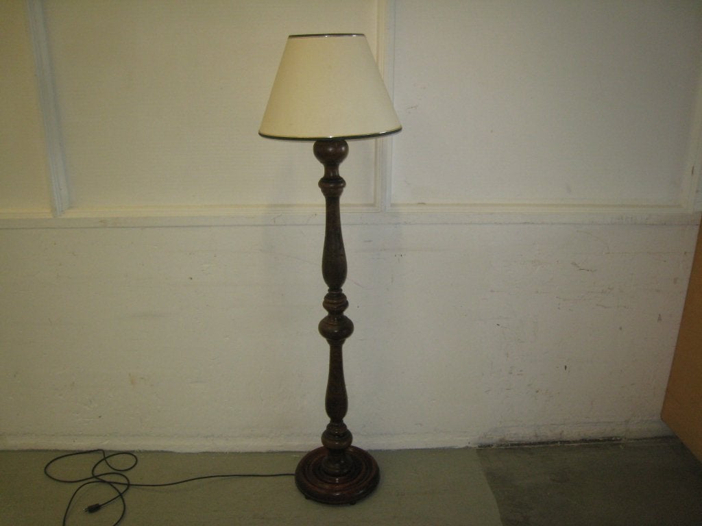Klassiek houten vloerlamp met gedraaide houten staander, Niet ingevuld, Gebruikt, Niet ingevuld, Niet ingevuld