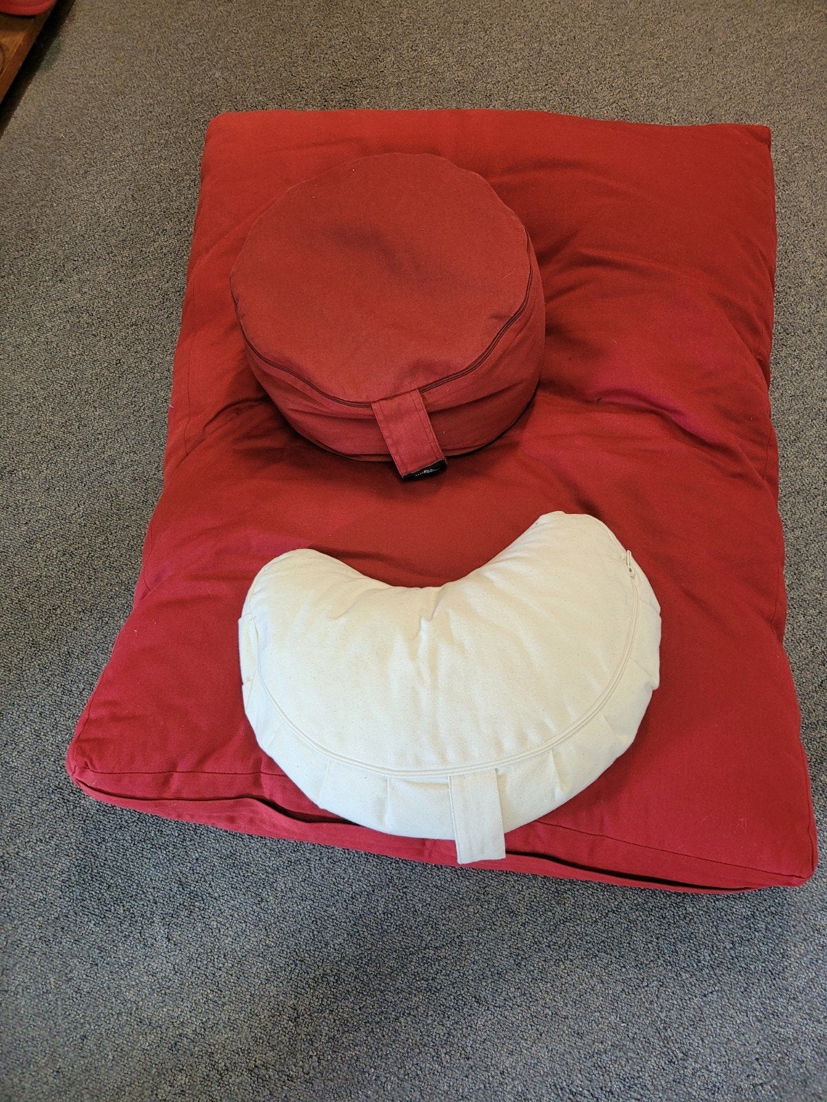 Meditatie set: futon, kussen en halve maan kussen, Ophalen of Verzenden, Zo goed als nieuw, Yoga-accessoire