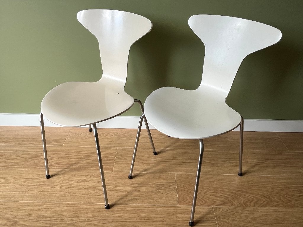 Fritz hansen Arne Jacobsen De Mug 2x, Huis en Inrichting, Stoelen, Ophalen, Gebruikt, Twee, Wit