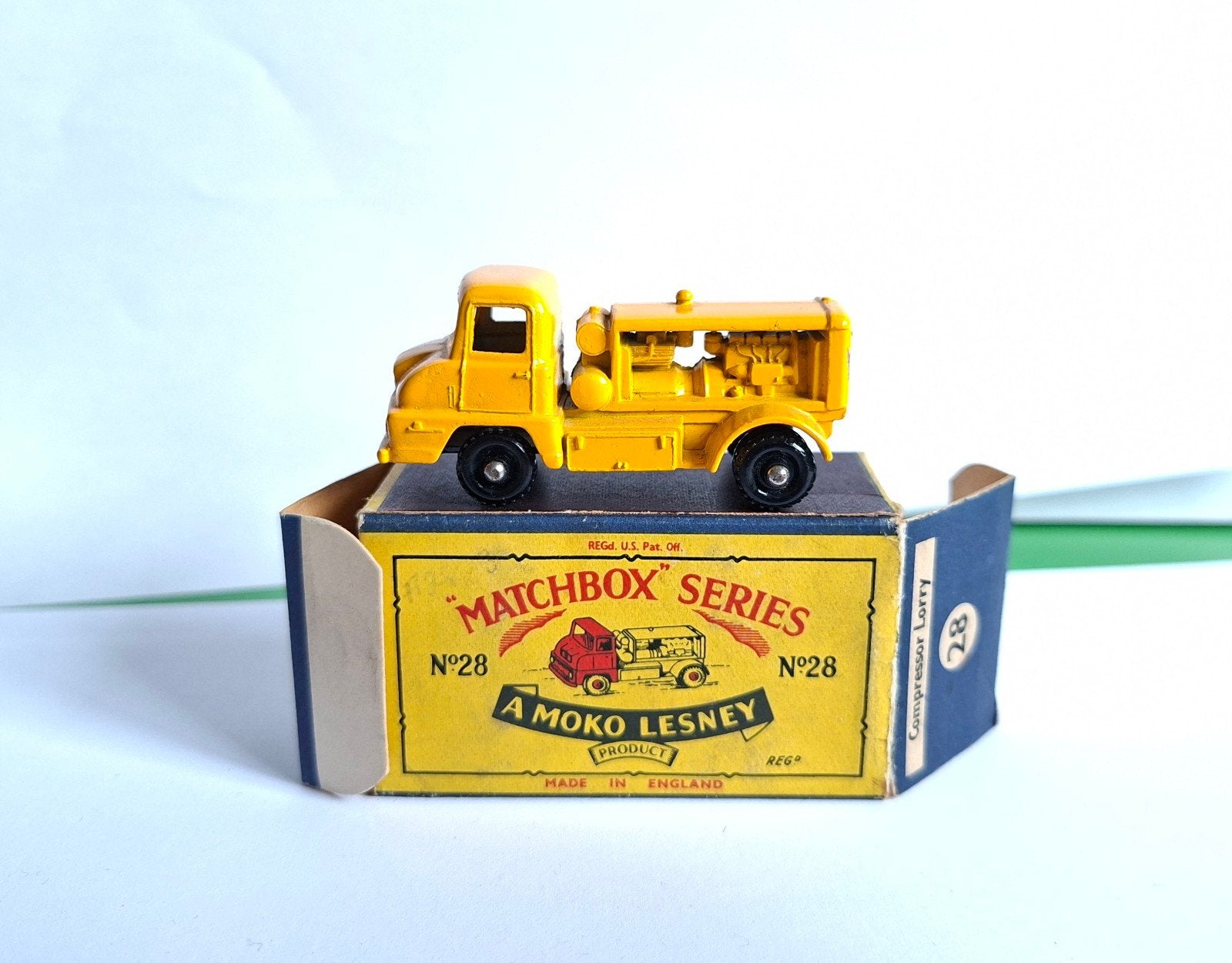 Matchbox 28 compressor truck, Ophalen of Verzenden, Zo goed als nieuw, Bus of Vrachtwagen, Matchbox