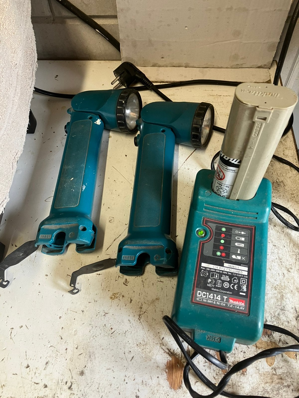 Makita lampen met accu en oplader, Ophalen of Verzenden, Gebruikt