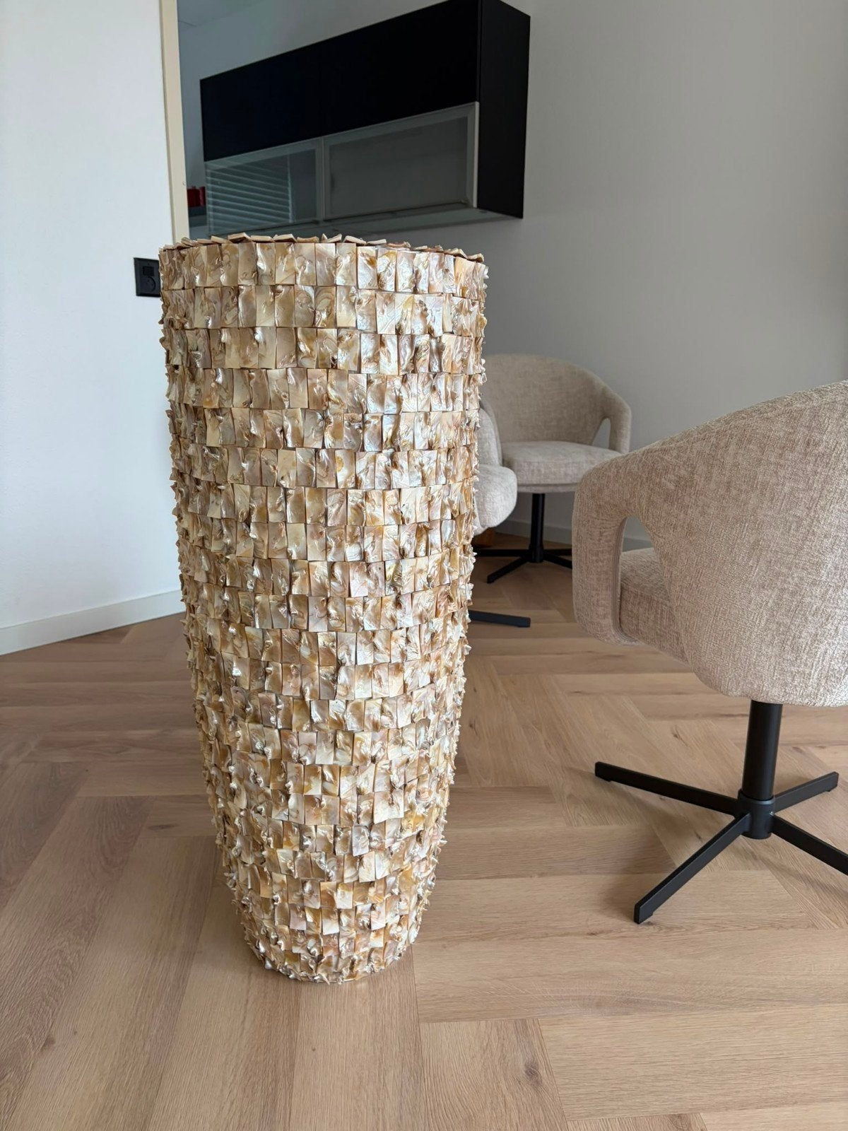 Grote decoratieve vaas met schelpenmozaïek, Ophalen