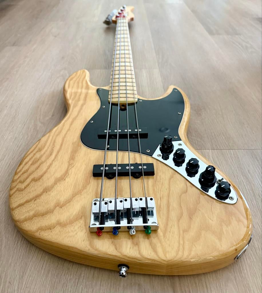 Marcus Miller V7 Swamp Ash-4 NT basgitaar zwarte slagplaat, Ophalen, Zo goed als nieuw, Elektrisch