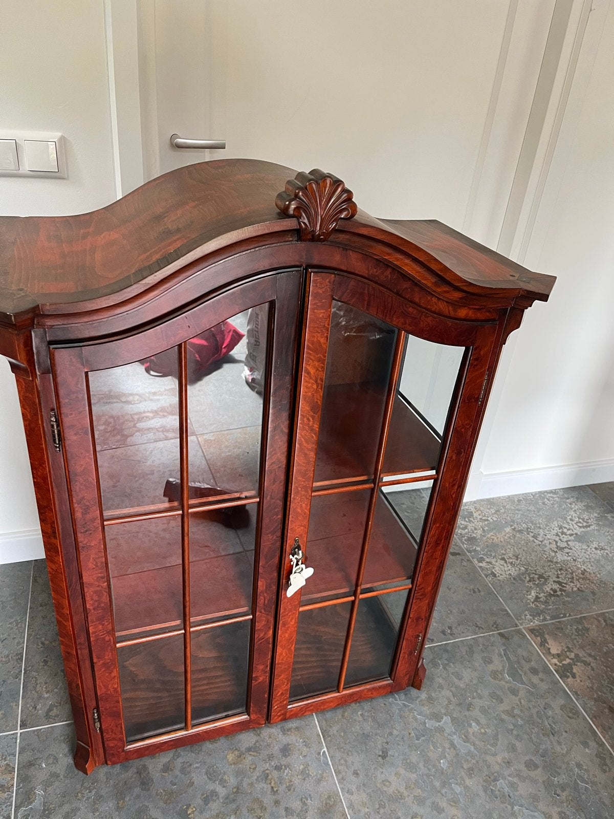 Antieke vitrinekast met glasdeuren, Antiek en Kunst, Ophalen