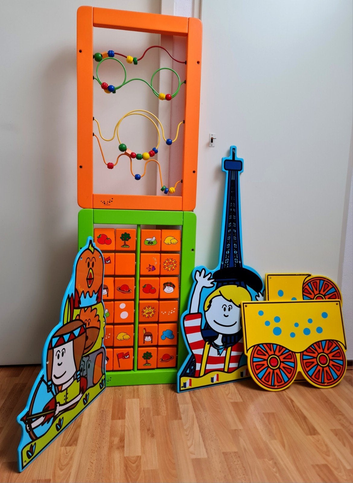 Houten speelhoek IKC leerzaam duurzaam voor wand mooie staat, Ophalen, Gebruikt, Puzzelen