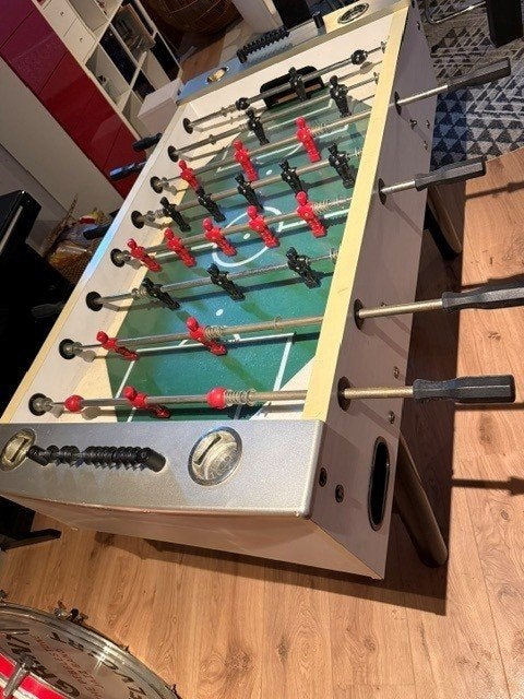 Tafelvoetbaltafel, zeer robuust met glasplaat en 3 ballen, Ophalen, Gebruikt