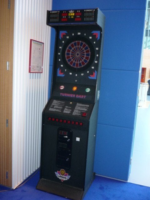Te koop: Originele cafe dart kast inklapbaar!, Sport en Fitness, Ophalen, Gebruikt, Dartbord, Elektronisch