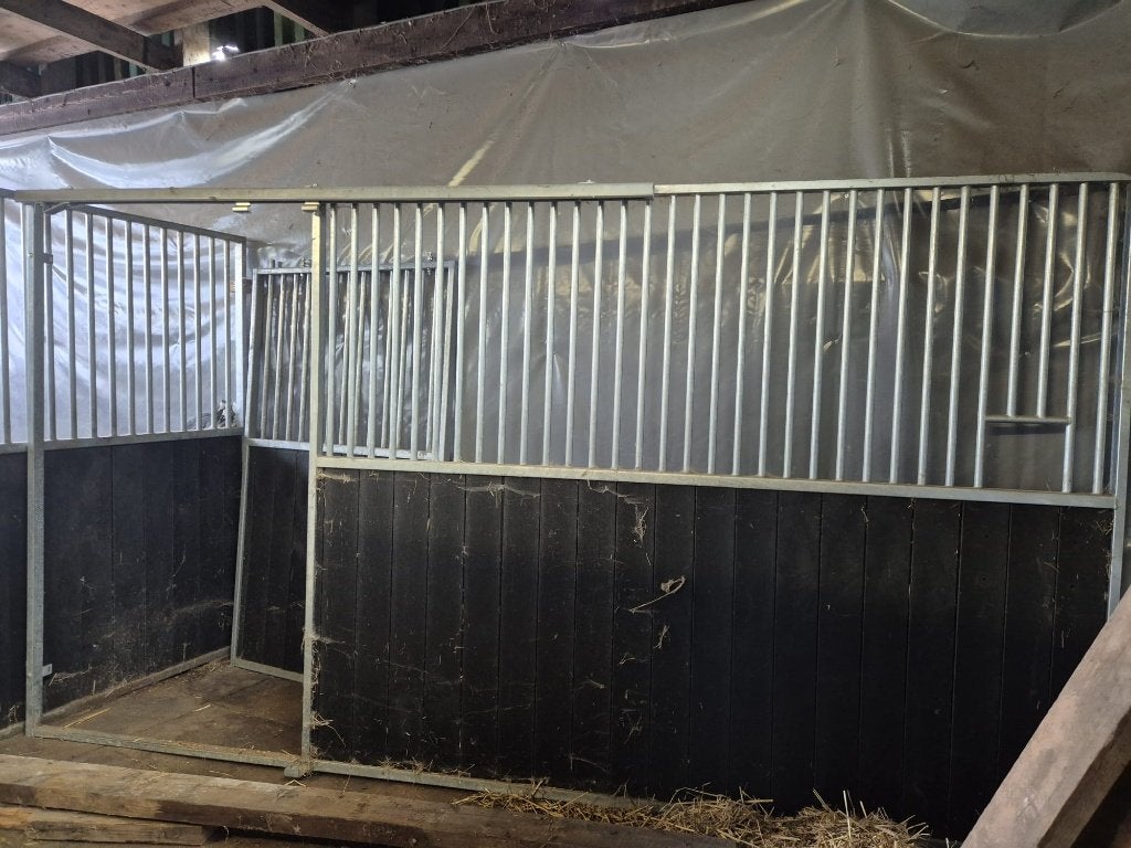 Heass stalwanden model A - zwart, 4 jaar oud, Dieren en Toebehoren, Stalling, 2 of 3 paarden of pony's